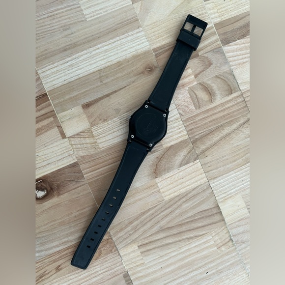 Q&Q Ladies Watch Black Rubber Strap and Dial Luminous Hands Markers 10BAR WR - Picture 9 of 12